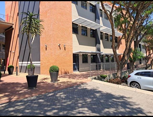 BUSINESS PROPERTY TO RENT IN WOODMEAD